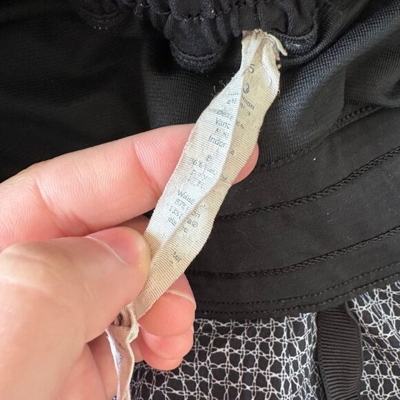 Lululemon Athletic Hotty Hot Low Rise Lined Shorts Black White Women’s Size 6 - Picture 8 of 8